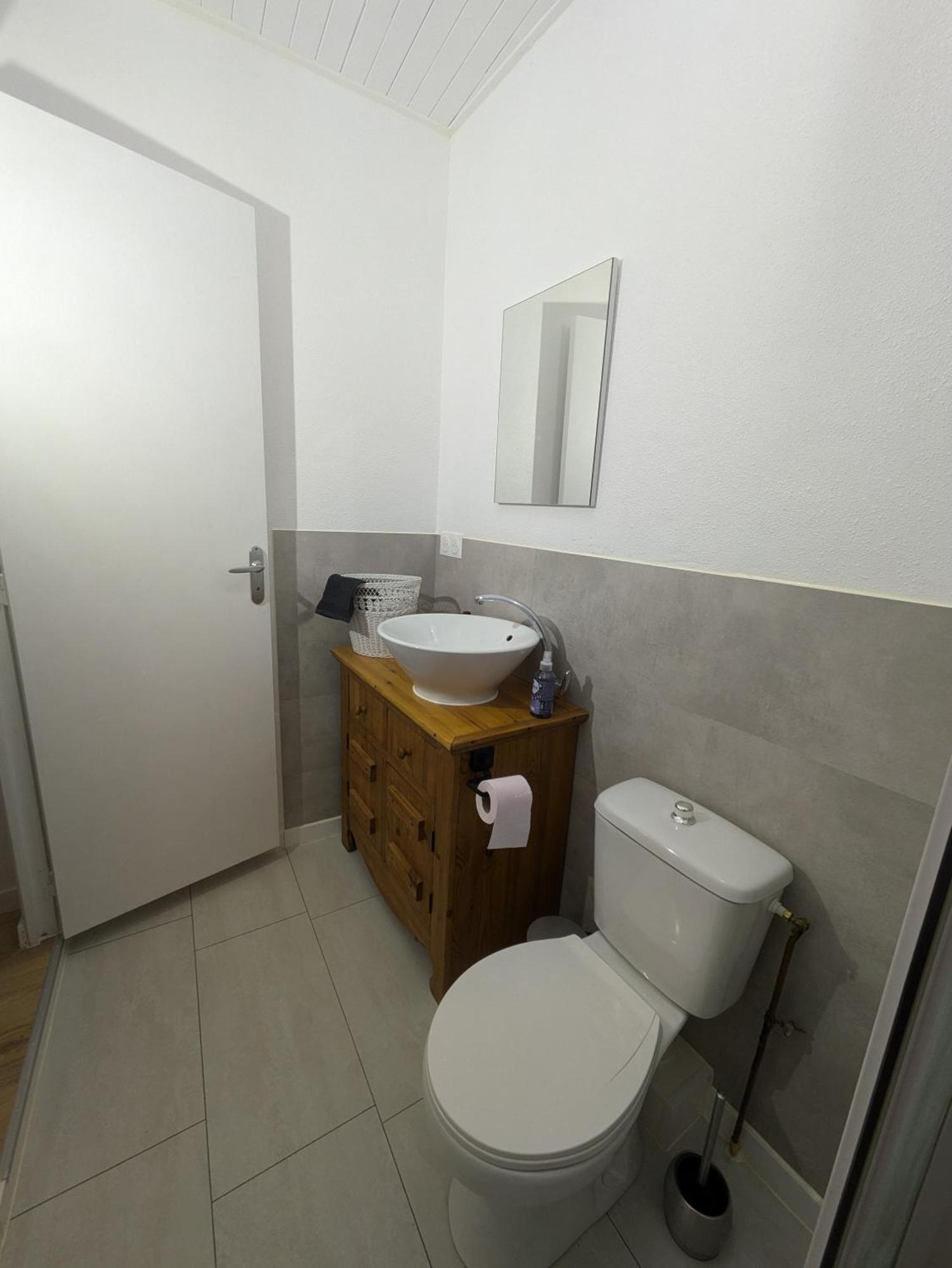 Appartement Sous La Tour à Poligny  Extérieur photo