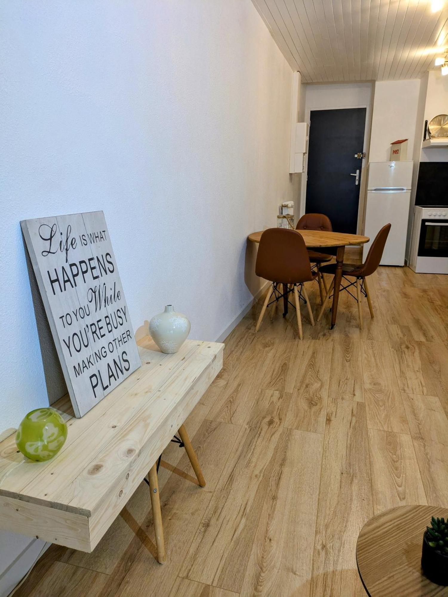 Appartement Sous La Tour à Poligny  Extérieur photo