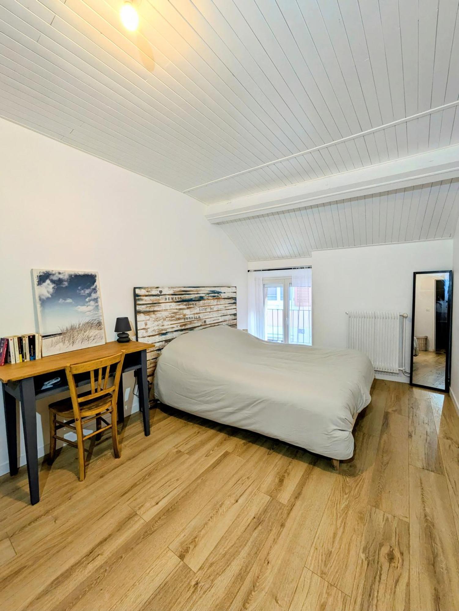 Appartement Sous La Tour à Poligny  Extérieur photo