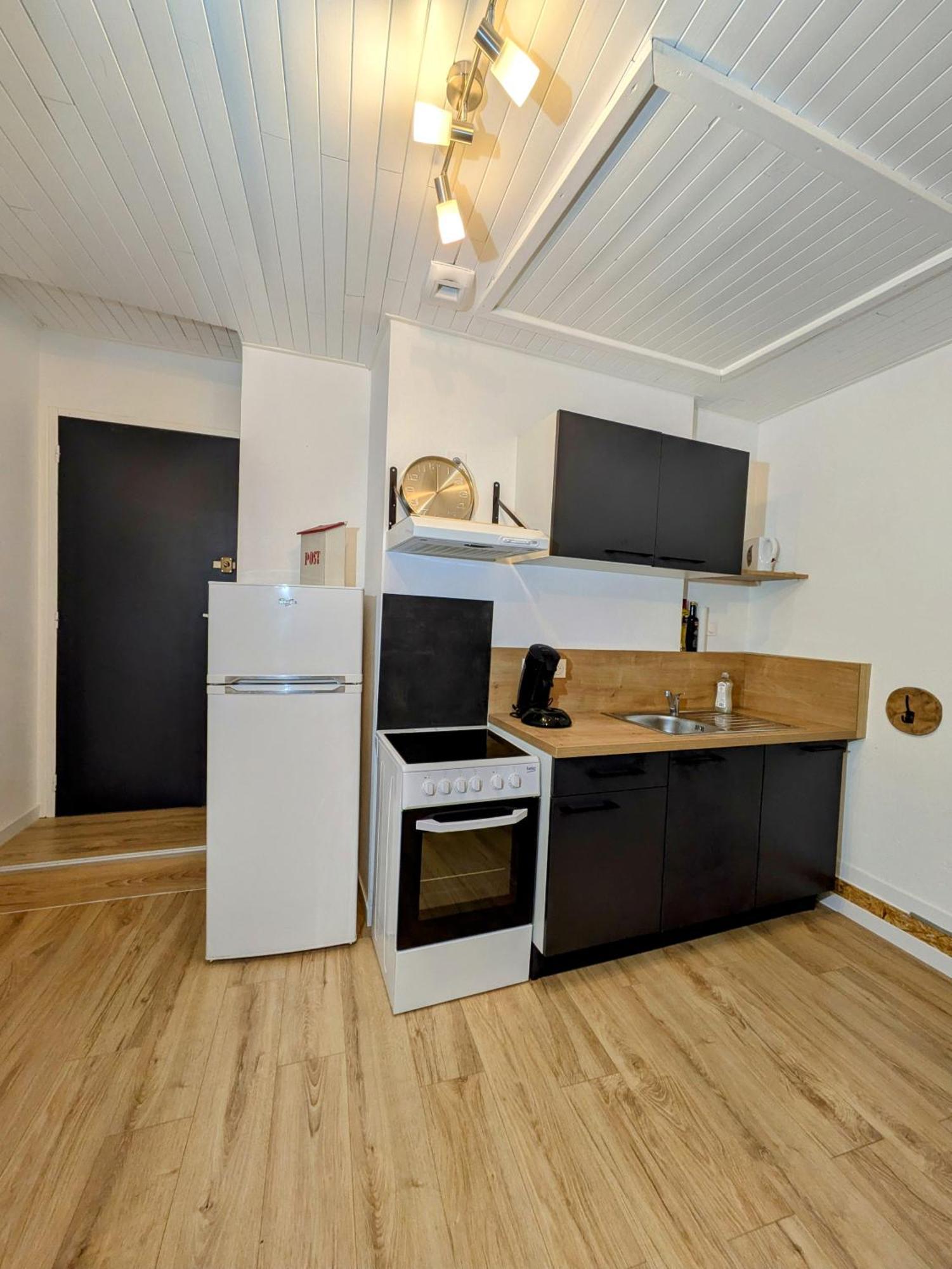 Appartement Sous La Tour à Poligny  Extérieur photo